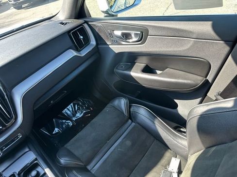 Used 2019 Volvo XC60 T5 R-Design w/ Protection Package AWD/4WD image 23