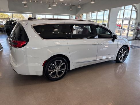 New 2026 Chrysler Pacifica Pinnacle FWD image 7