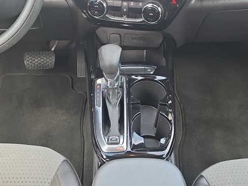 Certified 2025 Chevrolet Trax LT FWD image 23