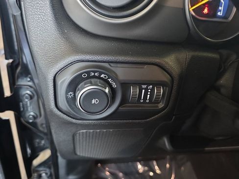 Used 2021 Jeep Wrangler Unlimited Sport image 25