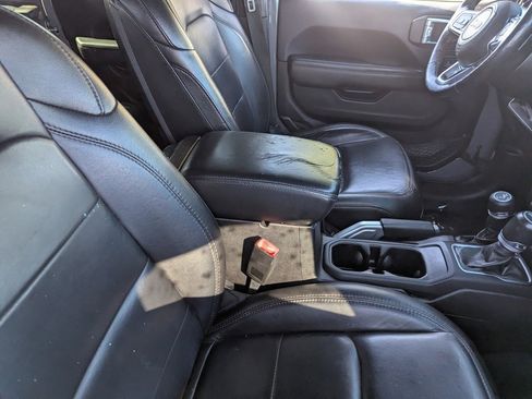 Used 2019 Jeep Wrangler Unlimited Sahara image 11