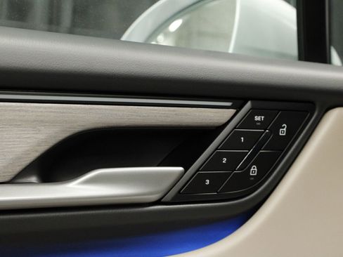 Certified 2025 Porsche Macan Electric RWD image 28