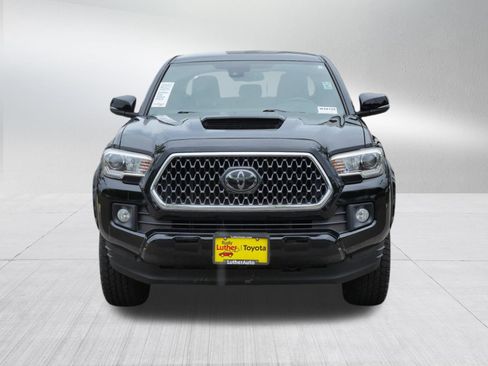 Certified 2018 Toyota Tacoma TRD Sport AWD/4WD image 2