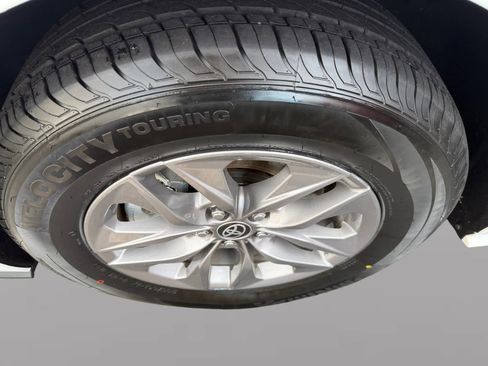 Used 2023 Toyota Sienna LE image 9