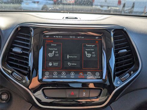 Used 2022 Jeep Cherokee Limited image 24