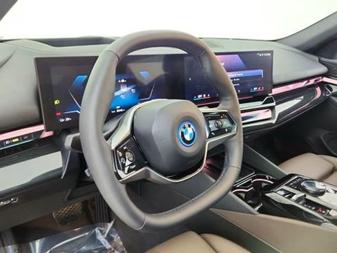 Used 2025 BMW i5 xDrive40 w/ Premium Package AWD/4WD image 20