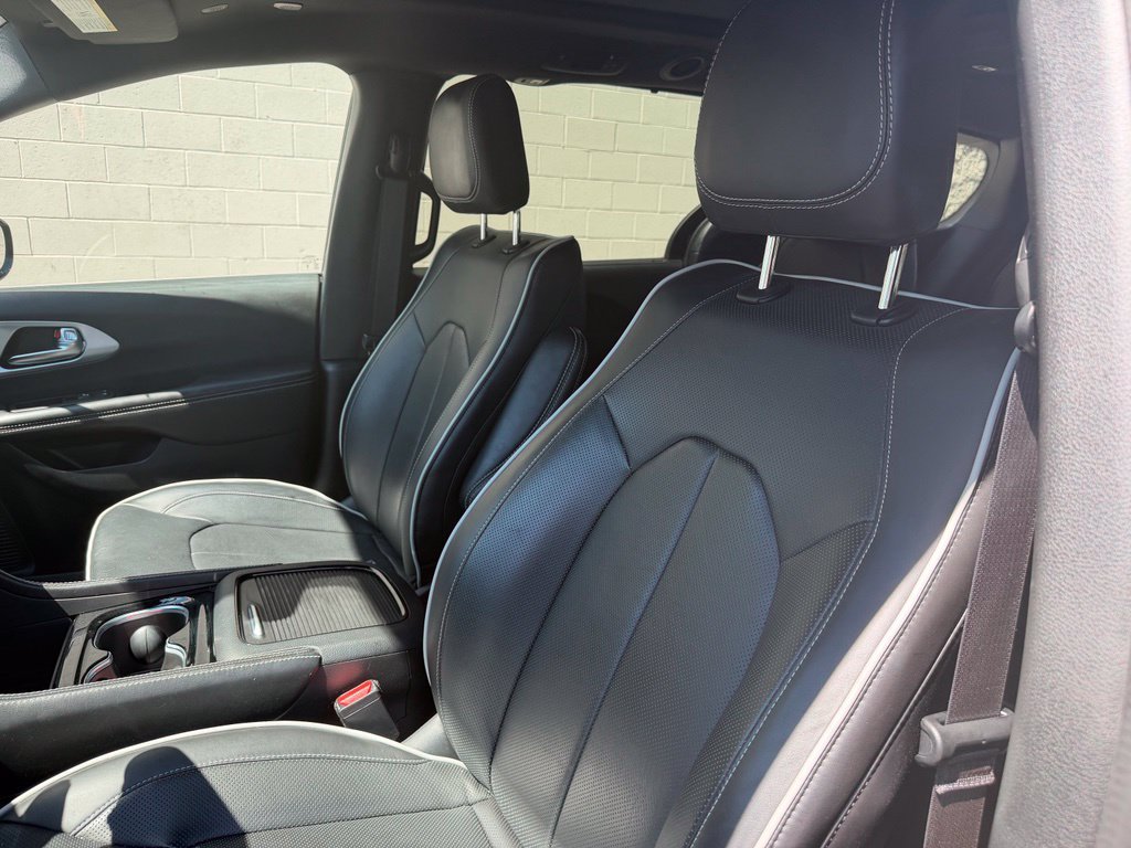Used 2026 Chrysler Pacifica Limited FWD image 23