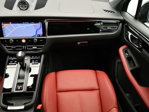 Used 2025 Porsche Macan Turbo image 24