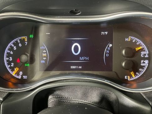 Used 2020 Jeep Grand Cherokee Laredo AWD/4WD image 15