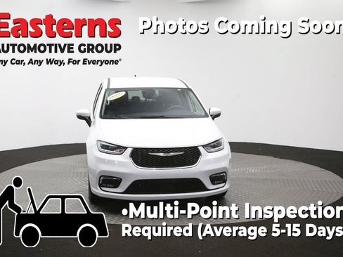 Used 2023 Chrysler Pacifica Touring-L FWD image 53