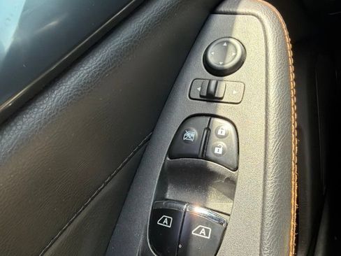 Used 2019 Nissan Maxima SR FWD image 14