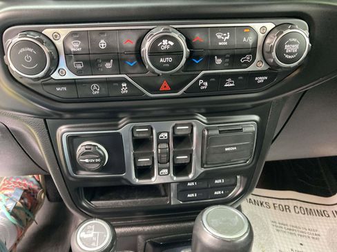 Used 2022 Jeep Wrangler Unlimited Sahara w/ Cold Weather Group AWD/4WD image 24