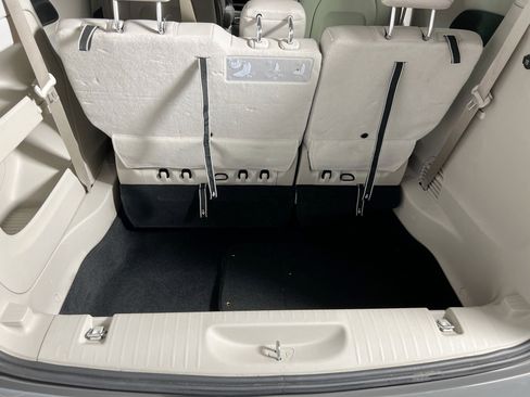 Used 2021 Chrysler Pacifica Touring-L image 25