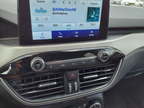 Used 2021 Ford Escape SE w/ Cold Weather Package image 15