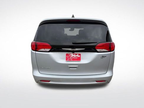 Used 2023 Chrysler Voyager LX FWD image 8