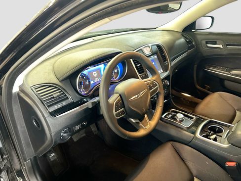 Used 2023 Chrysler 300 Touring w/ Sport Appearance Package RWD image 9