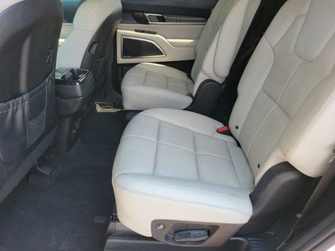 Used 2024 Kia Telluride EX w/ EX Captain's Chair Package FWD image 8