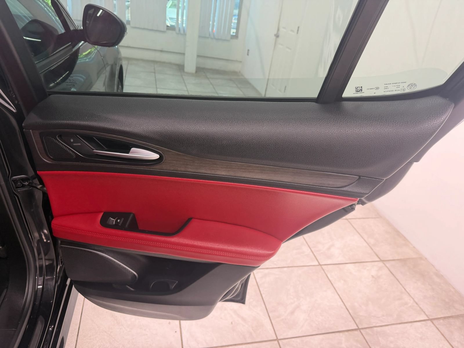 Used 2020 Alfa Romeo Stelvio Ti AWD/4WD image 18