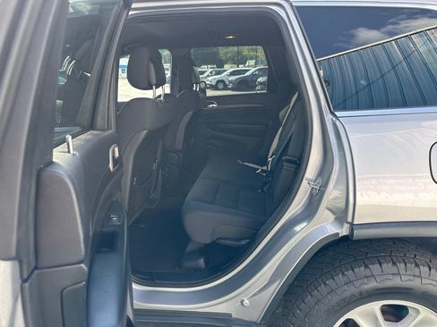 Used 2015 Jeep Grand Cherokee Laredo w/ Quick Order Package 23E AWD/4WD image 16