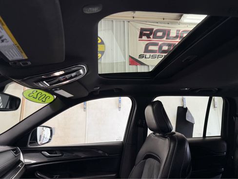 Used 2023 Jeep Grand Cherokee Altitude image 14