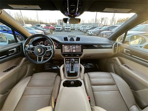 Used 2021 Porsche Cayenne Coupe image 3