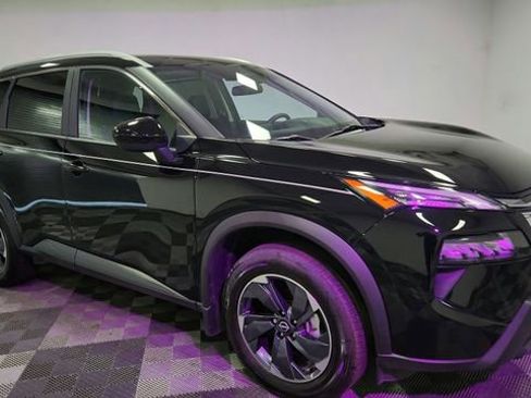 Used 2024 Nissan Rogue SV w/ SV Premium Package image 26