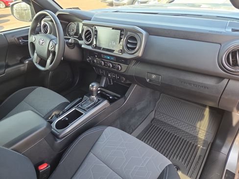 Certified 2023 Toyota Tacoma TRD Off-Road image 18