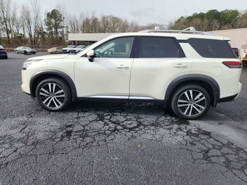 Used 2024 Nissan Pathfinder Platinum w/ Cargo Package image 2