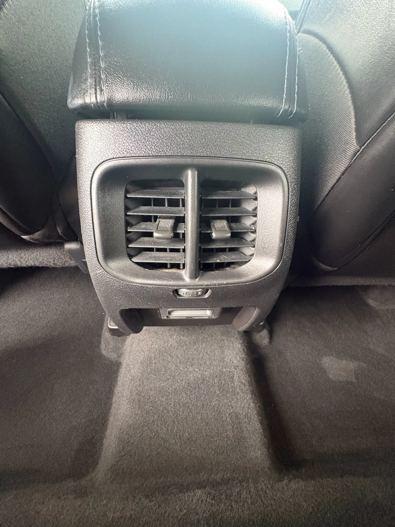 Used 2019 Jeep Cherokee Latitude Plus AWD/4WD image 43
