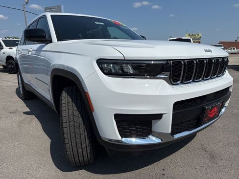 New 2025 Jeep Grand Cherokee L Laredo image 8