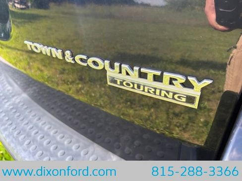 Used 2010 Chrysler Town & Country Touring Plus FWD image 11