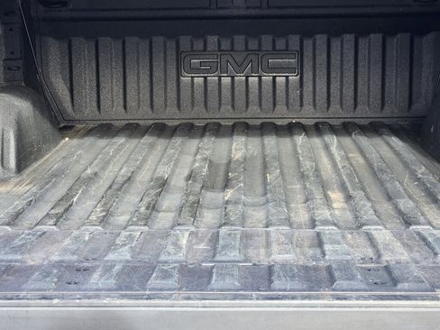 Used 2023 GMC Sierra 1500 SLE w/ Preferred Package image 12