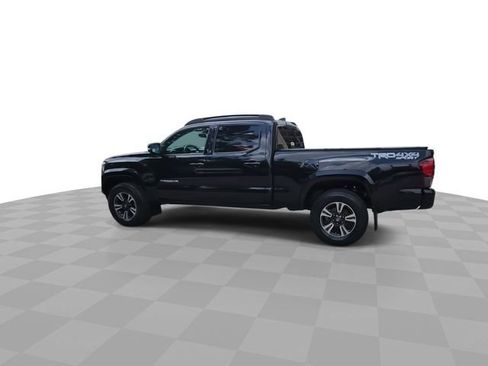 Used 2019 Toyota Tacoma TRD Sport w/ TRD Premium Sport Package AWD/4WD image 6