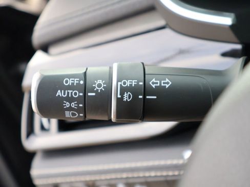 Used 2025 Acura MDX w/ Advance Package image 38