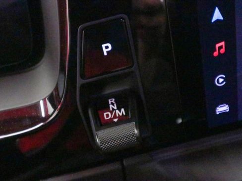 Used 2025 Porsche Panamera image 27