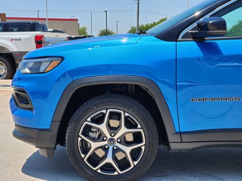 Used 2025 Jeep Compass Limited AWD/4WD image 9