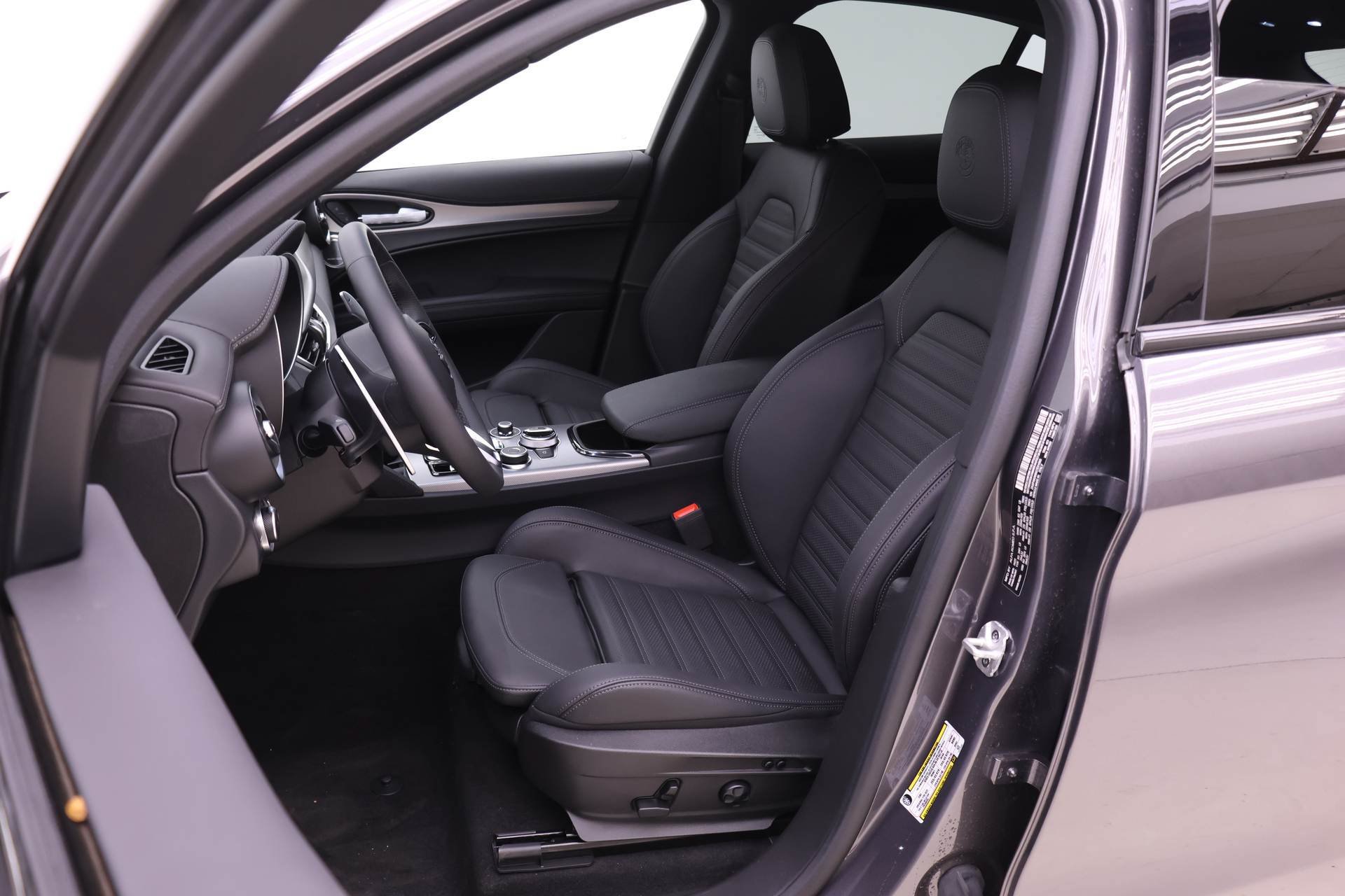New 2025 Alfa Romeo Stelvio Sprint AWD/4WD image 7
