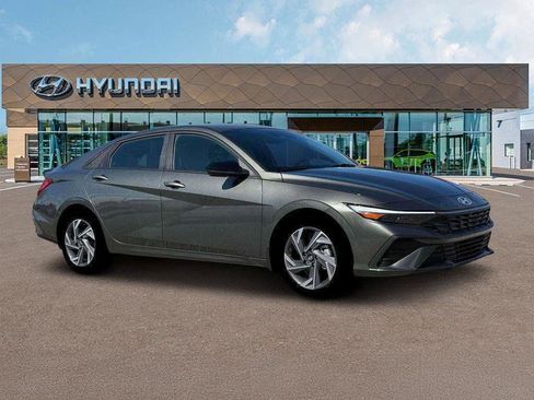 New 2025 Hyundai Elantra SEL image 10