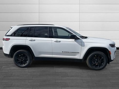 New 2026 Jeep Grand Cherokee Altitude image 2