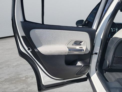 Used 2020 Mercedes-Benz GLB 250 4MATIC image 25
