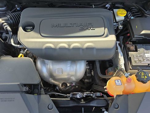 Used 2019 Jeep Cherokee Latitude Plus w/ Comfort/Convenience Group image 13