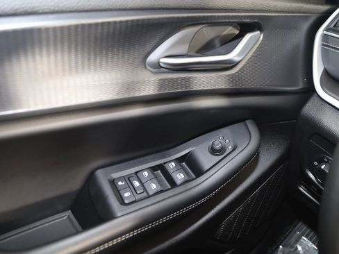 Used 2023 Jeep Grand Cherokee Laredo X image 27