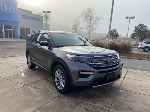 Used 2023 Ford Explorer Limited image 2