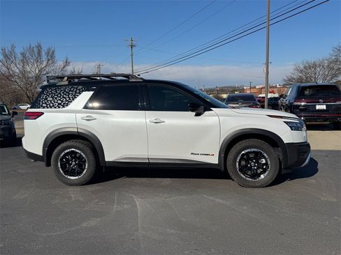 Used 2025 Nissan Pathfinder Rock Creek image 2
