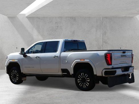 Used 2024 GMC Sierra 2500 Denali Ultimate AWD/4WD image 4