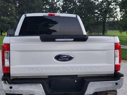 Used 2018 Ford F250 XLT w/ XLT Premium Package AWD/4WD image 4