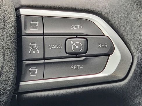 Certified 2022 Jeep Compass Limited image 34