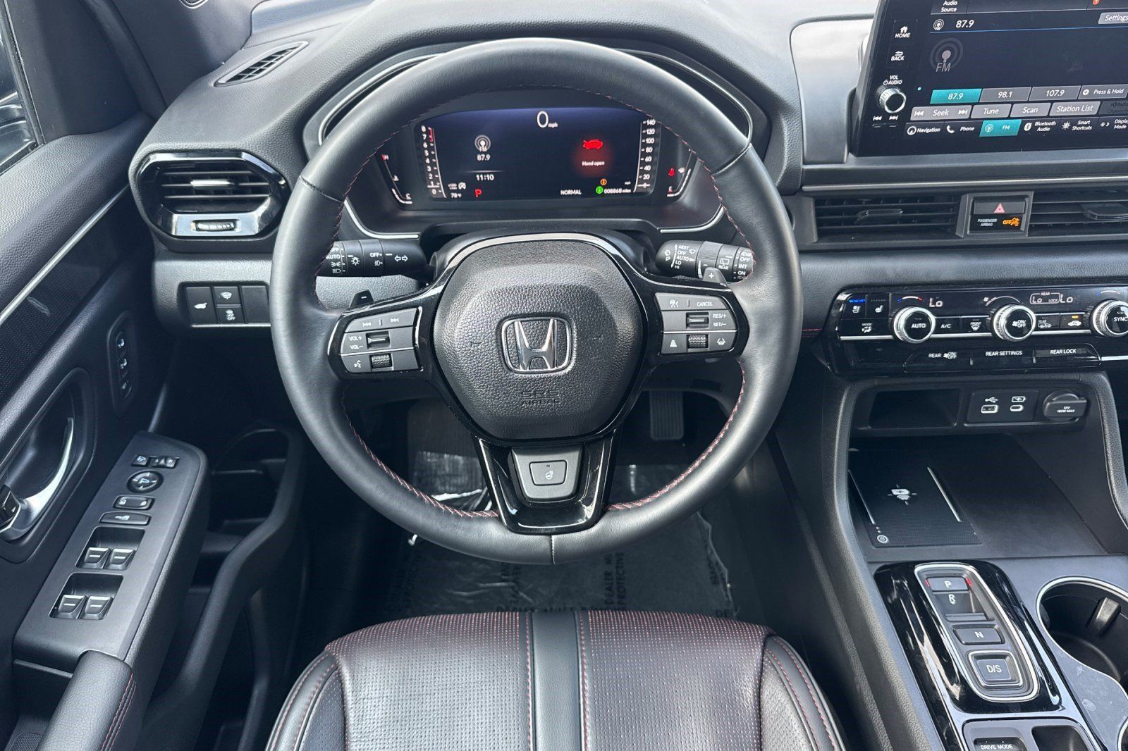 Certified 2025 Honda Pilot Black Edition image 33