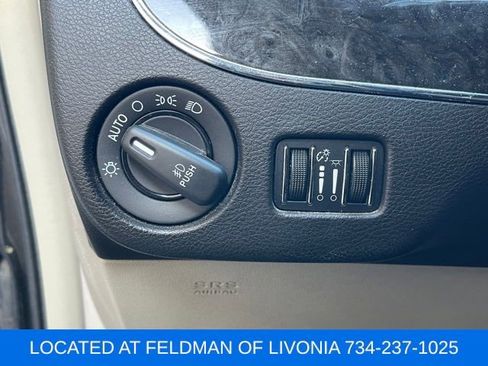 Used 2015 Chrysler Town & Country Limited Platinum FWD image 19