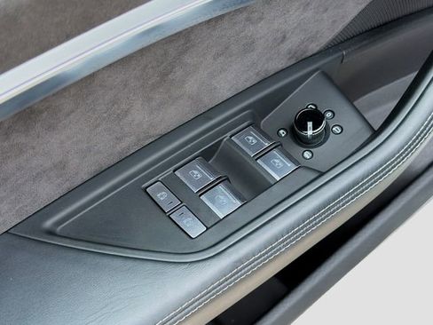 Used 2019 Audi e-tron Prestige image 24